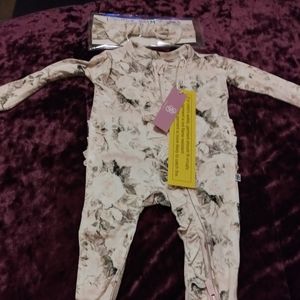 New little bum bums bow and zip up size newborn
